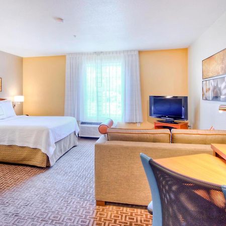 Towneplace Suites Raleigh Cary/Weston Parkway מראה חיצוני תמונה