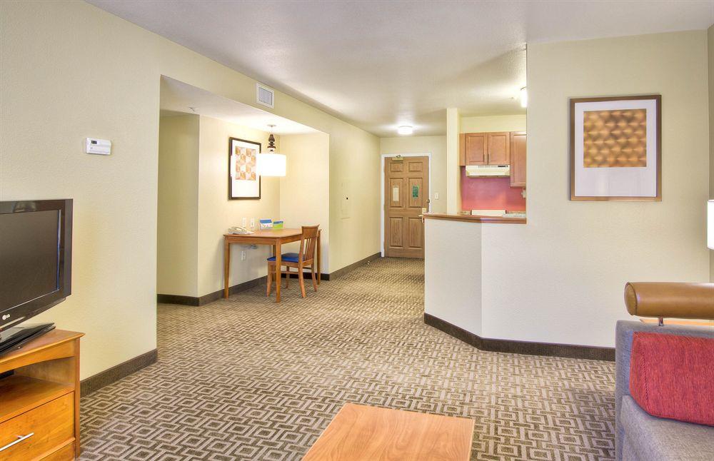 Towneplace Suites Raleigh Cary/Weston Parkway מראה חיצוני תמונה