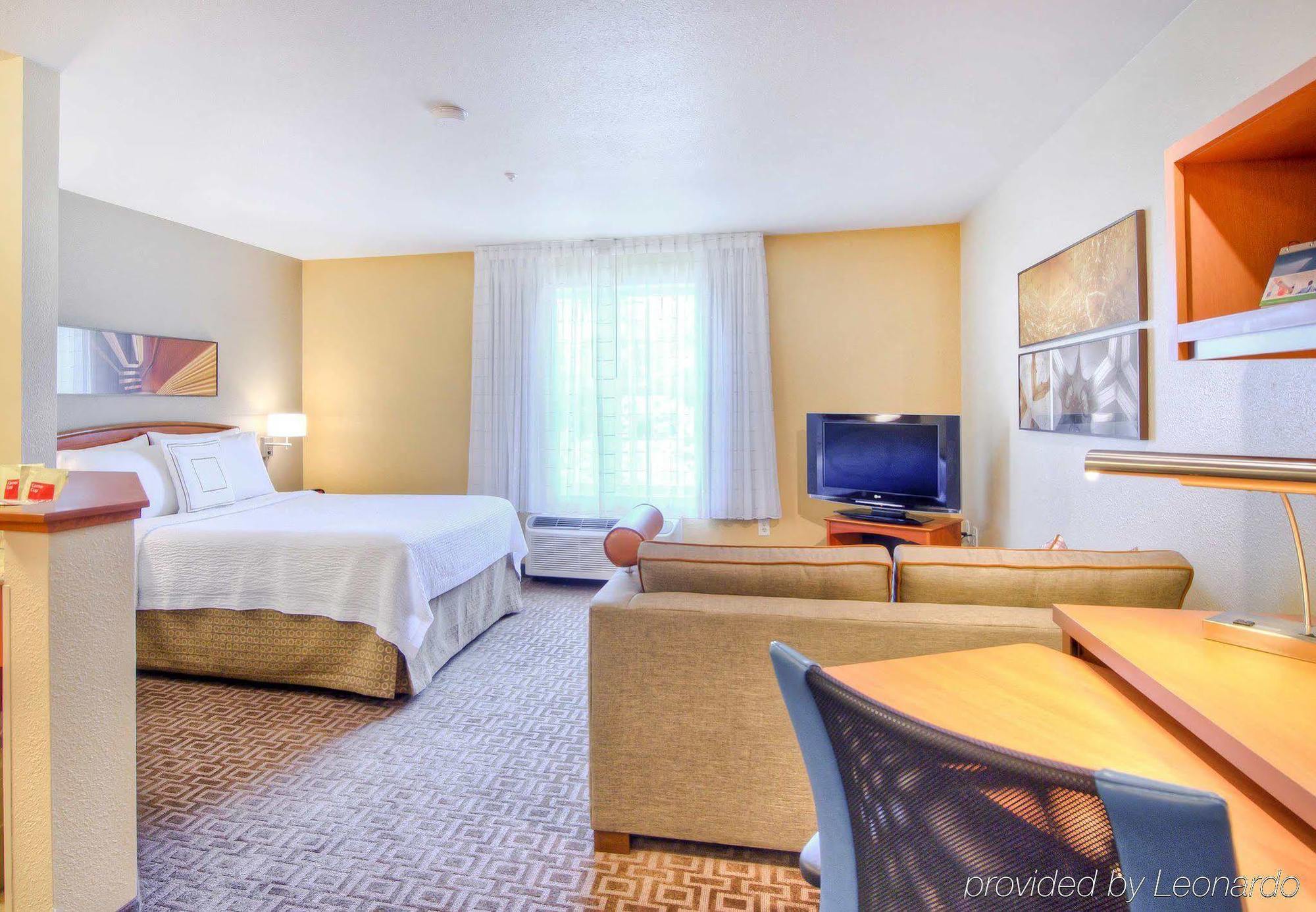 Towneplace Suites Raleigh Cary/Weston Parkway מראה חיצוני תמונה
