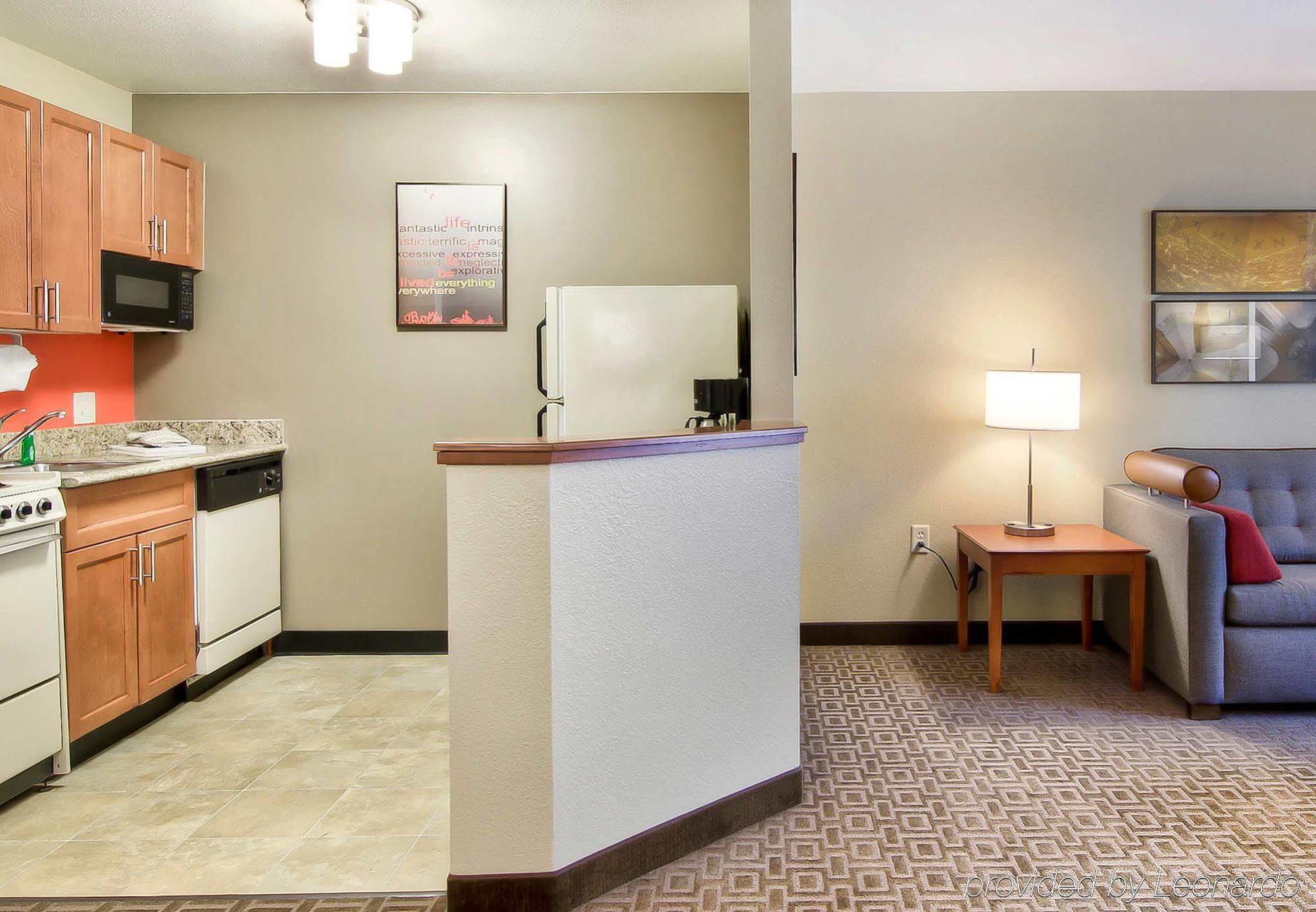Towneplace Suites Raleigh Cary/Weston Parkway מראה חיצוני תמונה
